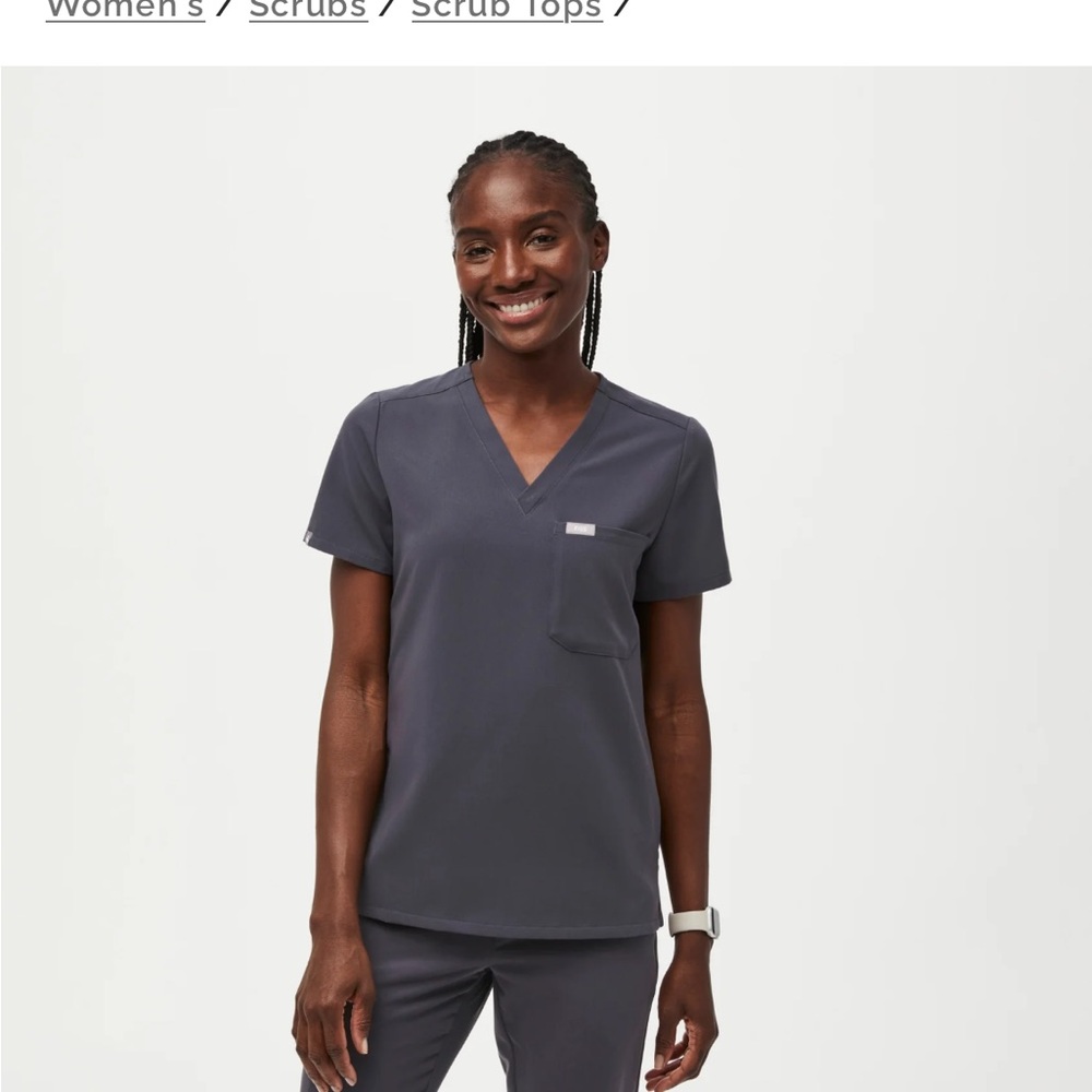 Figs Catarina One-Pocket Scrub Top in Charcoal